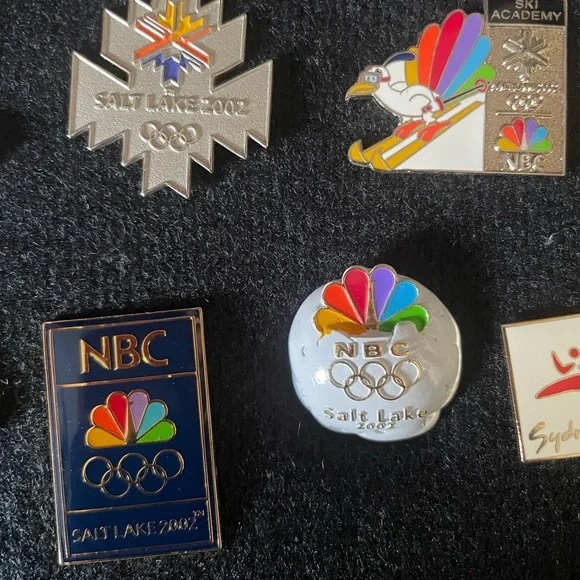 2002 Salt Lake City Olympic Pins and case plus Olympic pins and 2000 Sydney pin - Picture 4 of 7